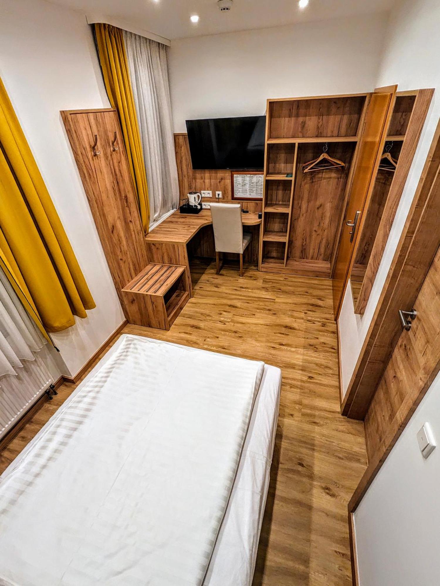 Hotel Am Rathaus 2*